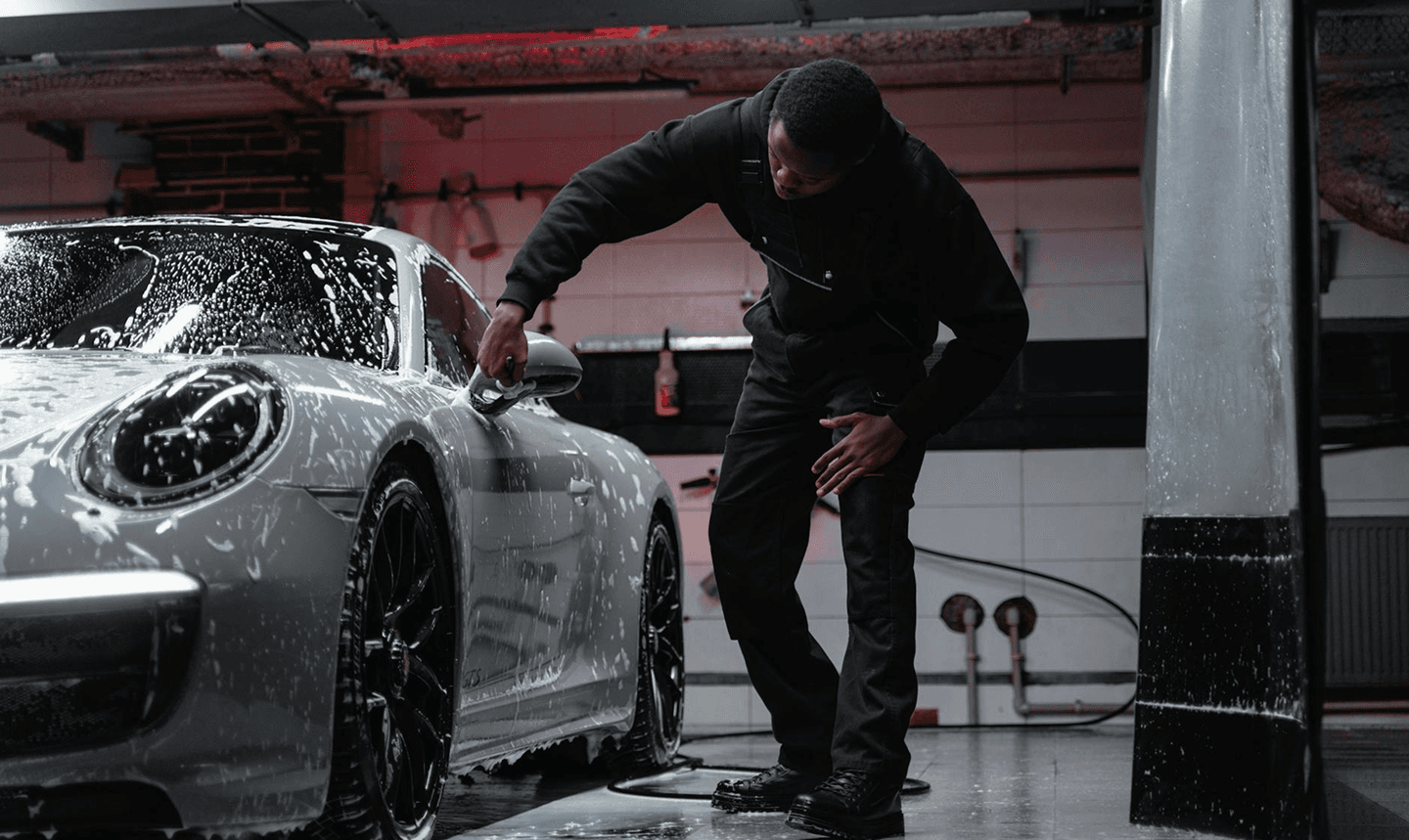 Auto in der Aufbereitung